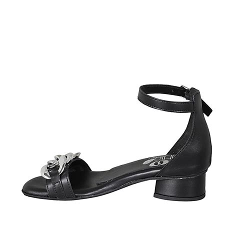 scarpa chanel con cinturino dietro catena